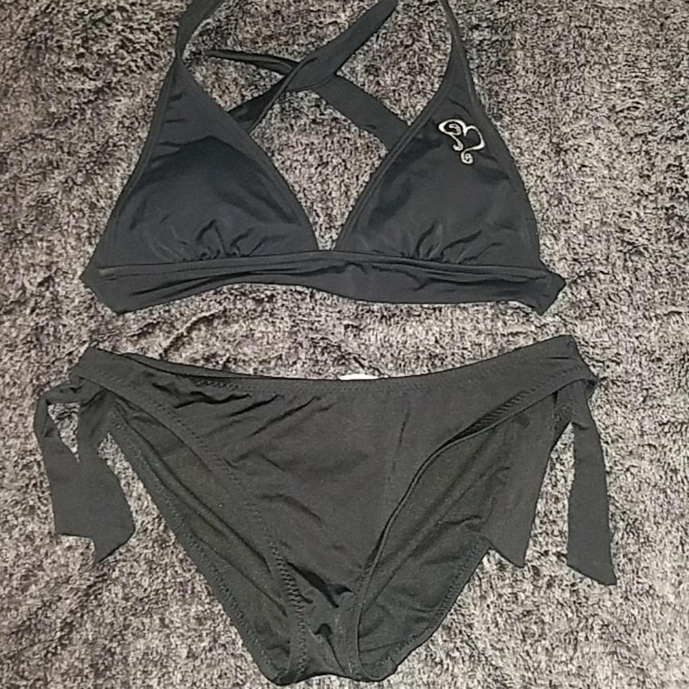 Black bikini